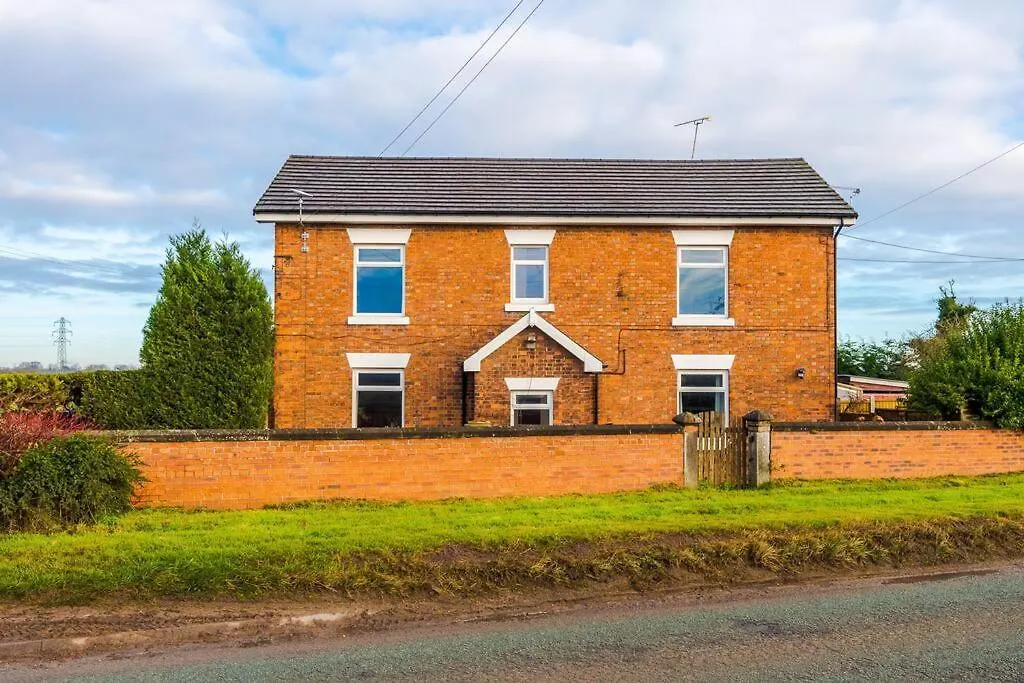 Large Farmhouse, Family Business Stays - Sleeps 8 Chester 0*,
