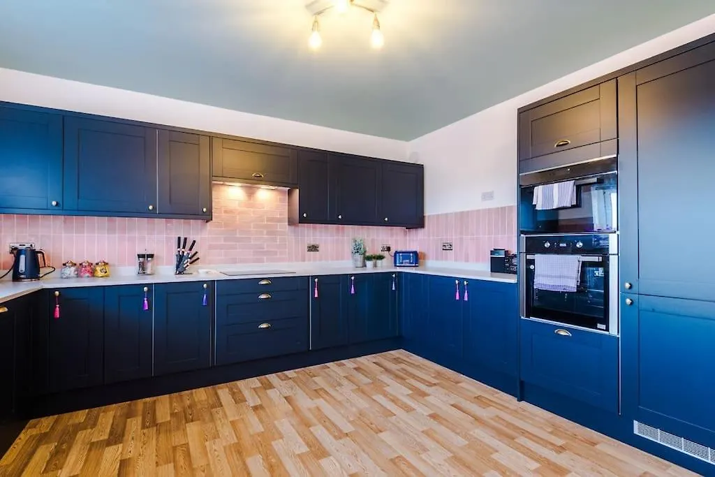 Holiday home Large Farmhouse, Family Business Stays - Sleeps 8 Chester