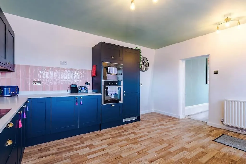 Large Farmhouse, Family Business Stays - Sleeps 8 Chester United Kingdom