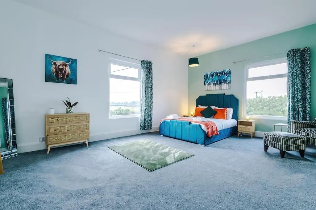 Large Farmhouse, Family Business Stays - Sleeps 8 Chester