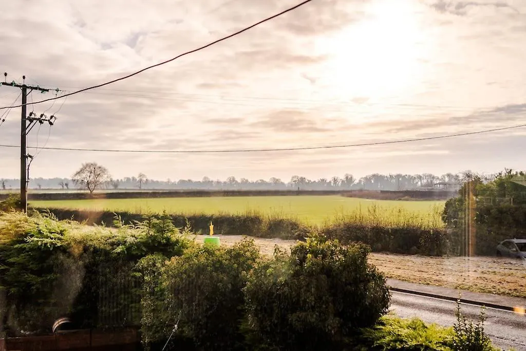 Large Farmhouse, Family Business Stays - Sleeps 8 Chester 0*,  United Kingdom