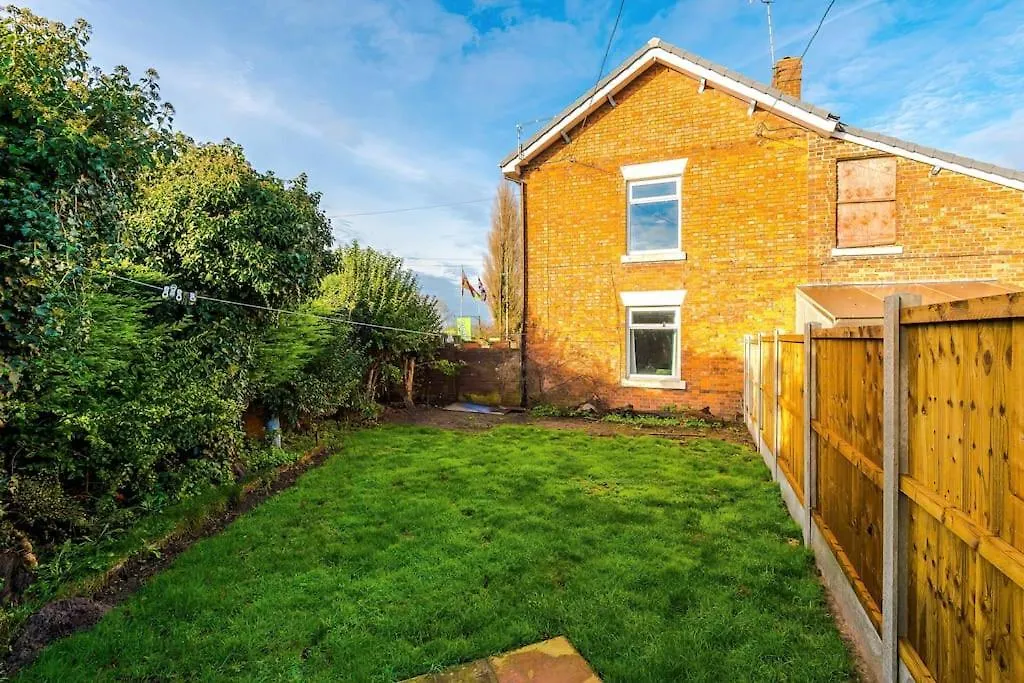 Large Farmhouse, Family Business Stays - Sleeps 8 Chester Holiday home
