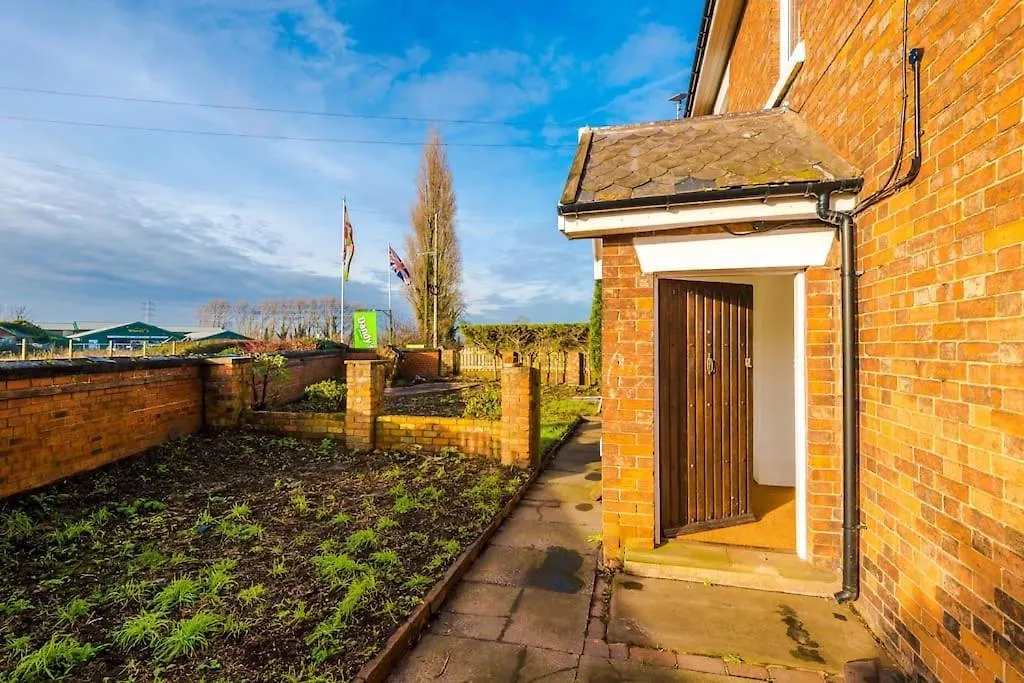 Holiday home Large Farmhouse, Family Business Stays - Sleeps 8 Chester United Kingdom